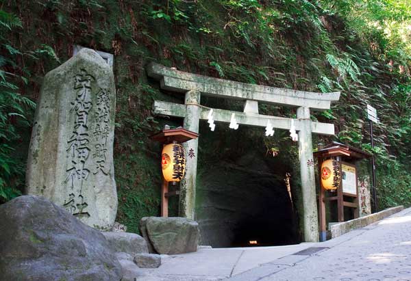 銭洗弁財天宇賀福神社