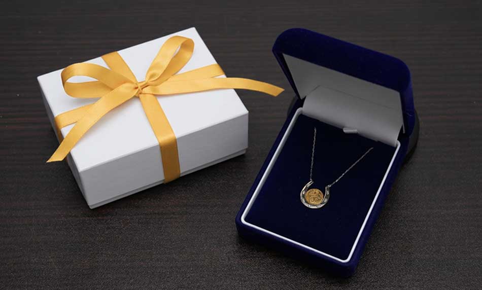 幸運のシンボル「馬蹄・蹄鉄・ホースシュー」のお守りネックレス