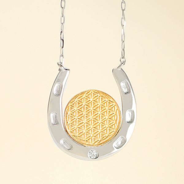 ライオンズゲートのエネルギーを最大化する、招福堂のラッキーブルーム ツインチャームネックレス